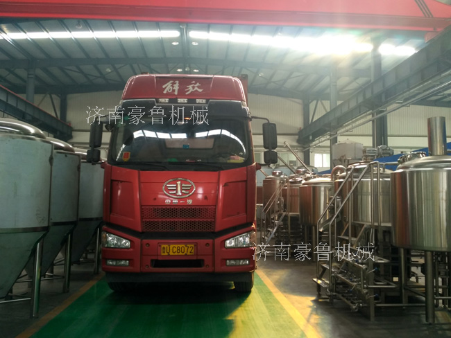 精釀啤酒設(shè)備準(zhǔn)備發(fā)貨 精釀啤酒設(shè)備準(zhǔn)備發(fā)貨