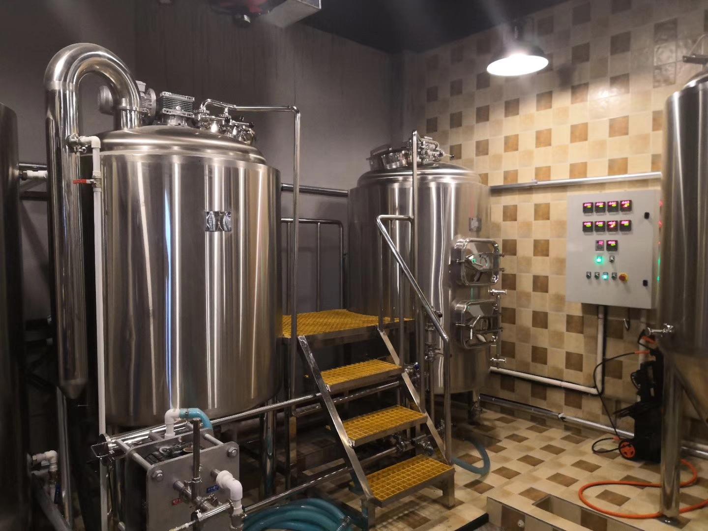小型自釀啤酒設(shè)備 小型自釀啤酒設(shè)備